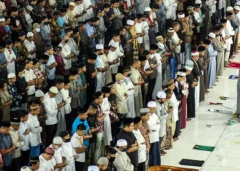 Shalat Tarawih berjamaah. (foto/net)